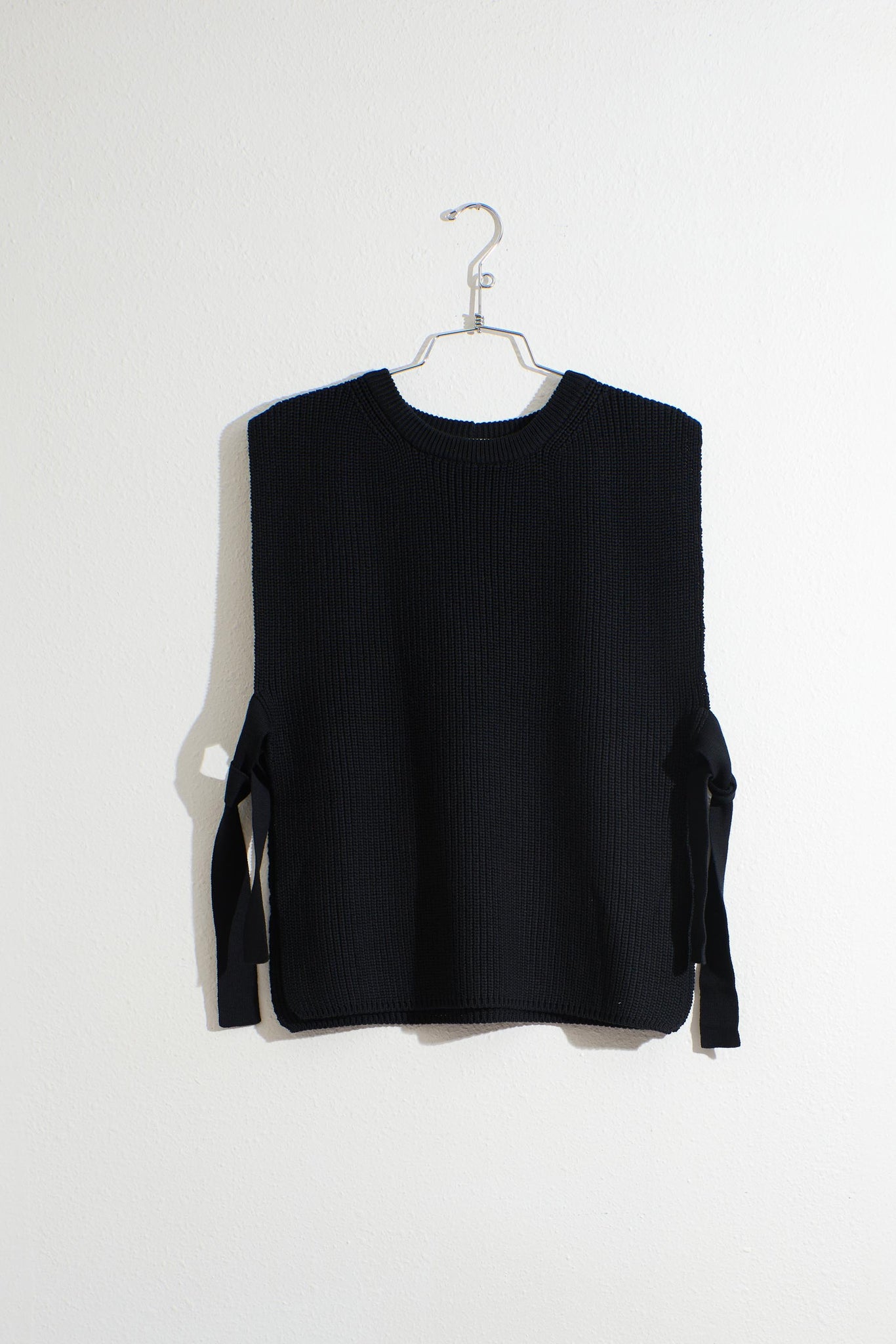 Harry Vest in Black
