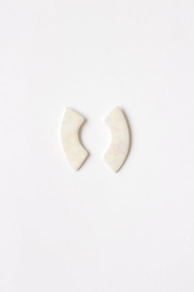 Curve Earrings in Pearl