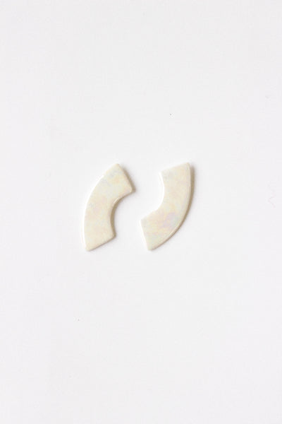Curve Earrings in Pearl