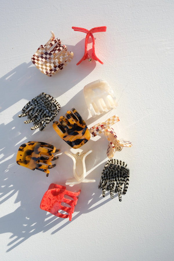 Mini Hair Claw in Tortoise Checker