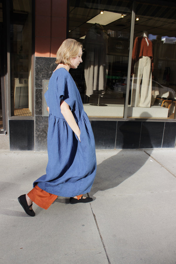 V-Neck Dress in Blue Linen