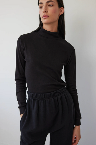 Easy Turtleneck in Black