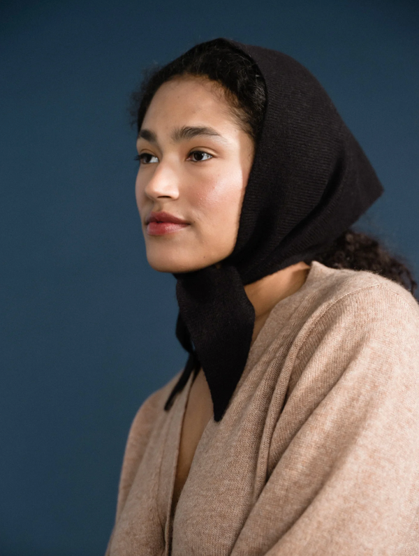 Cashmere Triangle Scarf in Black