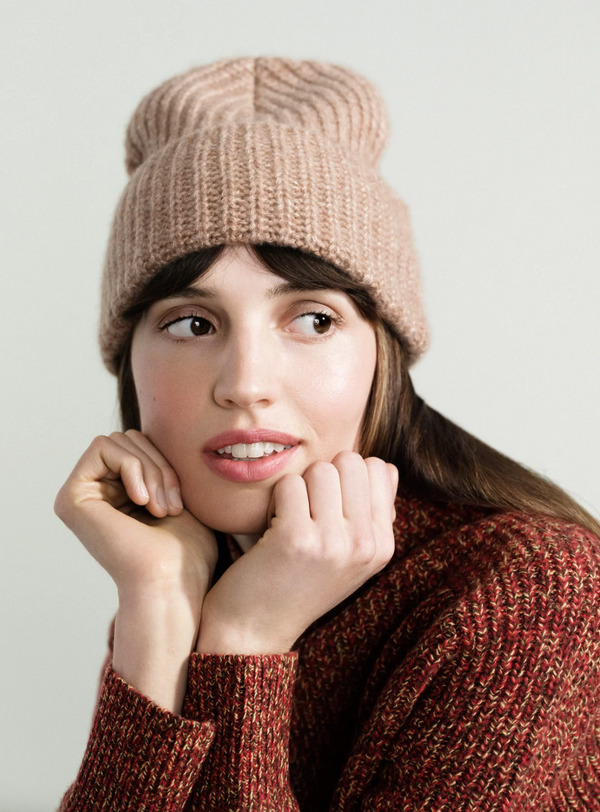 Cashmere Ribbed Beanie in Fawn