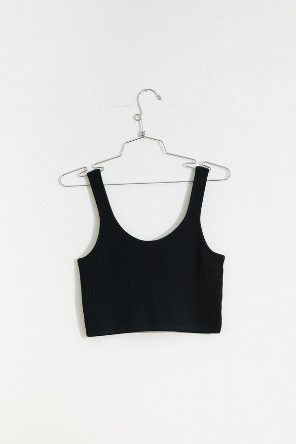 Daniela Tank in Black